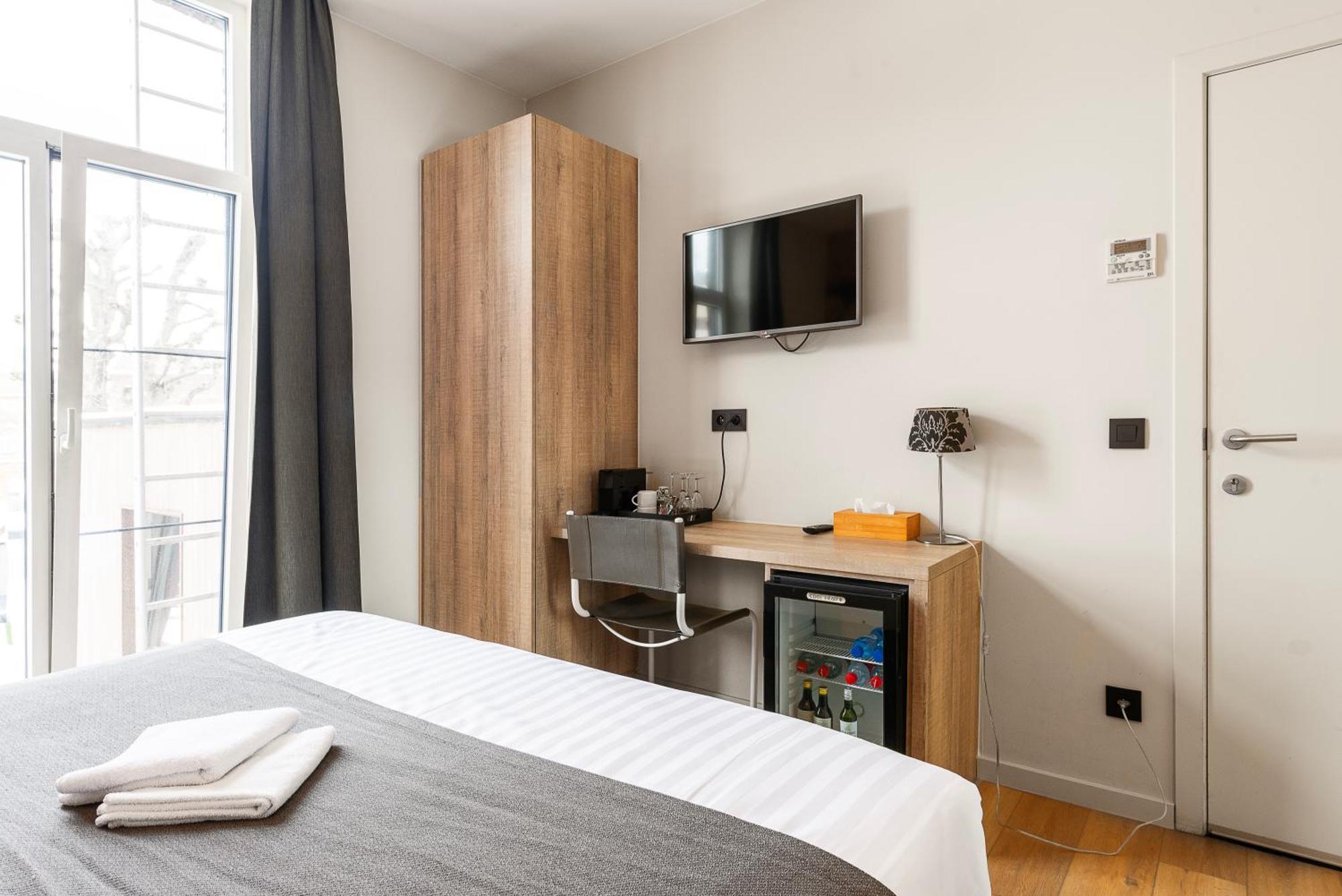 Hotel Het Menneke Хасселт Экстерьер фото