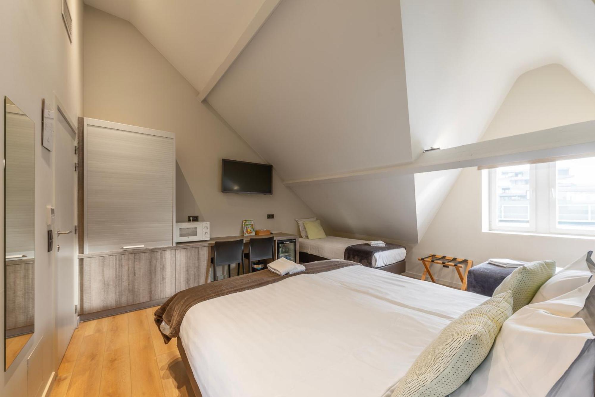 Hotel Het Menneke Хасселт Экстерьер фото