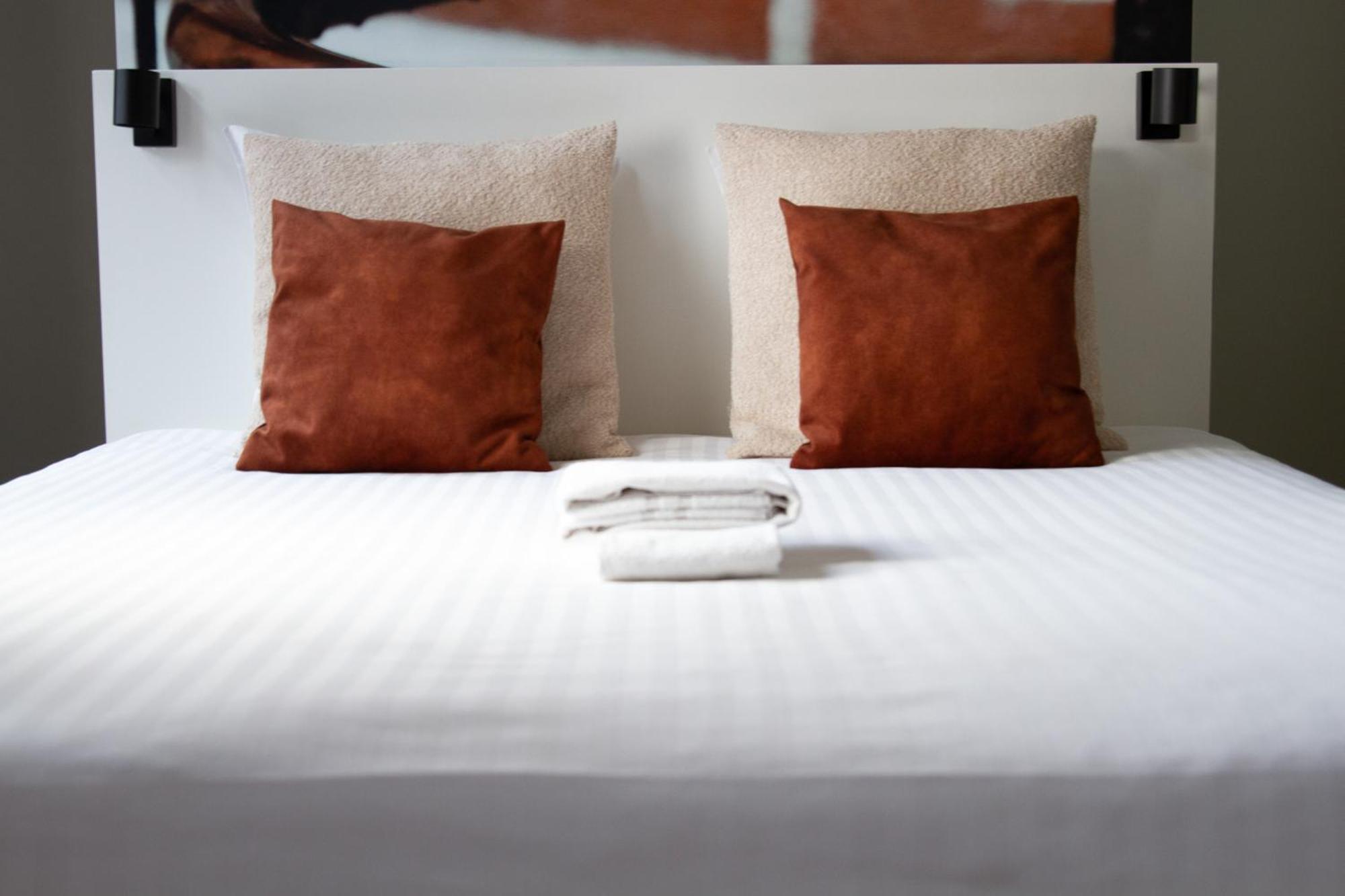 Hotel Het Menneke Хасселт Экстерьер фото